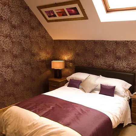 Отель Chequers 4*