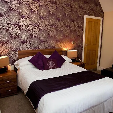 Hotel Chequers 4*