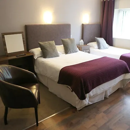 Отель Chequers 4*